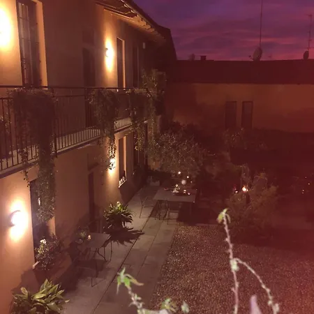 A Due Passi Dal Castello Bed & Breakfast *