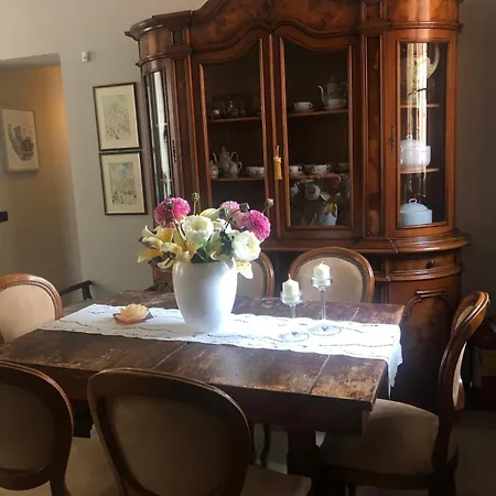 A Due Passi Dal Castello Bed & Breakfast *