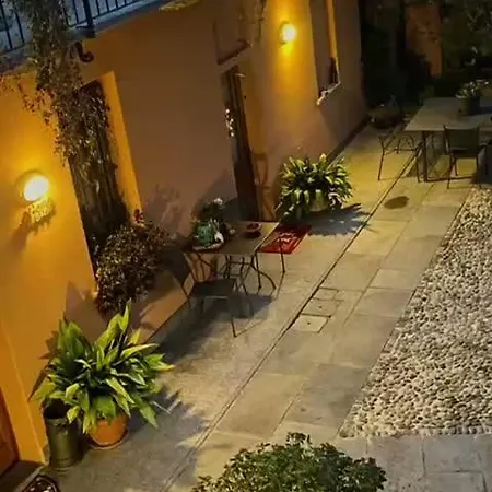 A Due Passi Dal Castello