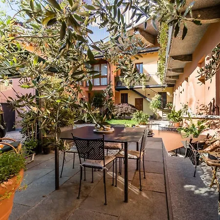 A Due Passi Dal Castello Bed & Breakfast Somma Lombardo