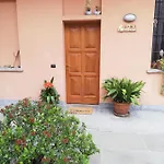 A Due Passi Dal Castello לינה וארוחת בוקר