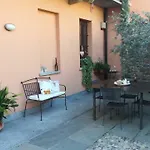 A Due Passi Dal Castello לינה וארוחת בוקר סומה לומברדו