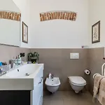 A Due Passi Dal Castello * סומה לומברדו