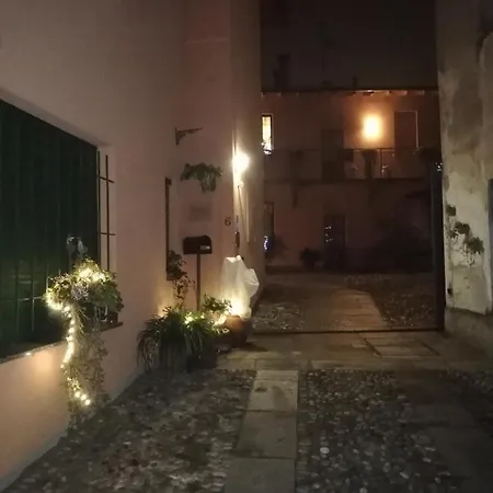 A Due Passi Dal Castello Bed and Breakfast