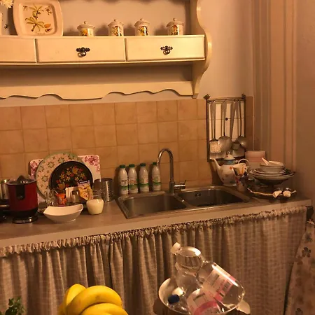 A Due Passi Dal Castello לינה וארוחת בוקר