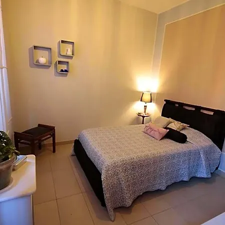 B&B A Due Passi Dal Castello 솜마롬바르도