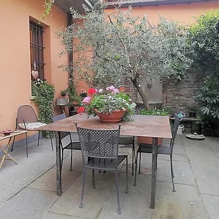 A Due Passi Dal Castello *