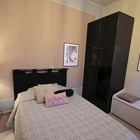 A Due Passi Dal Castello B&B 솜마롬바르도