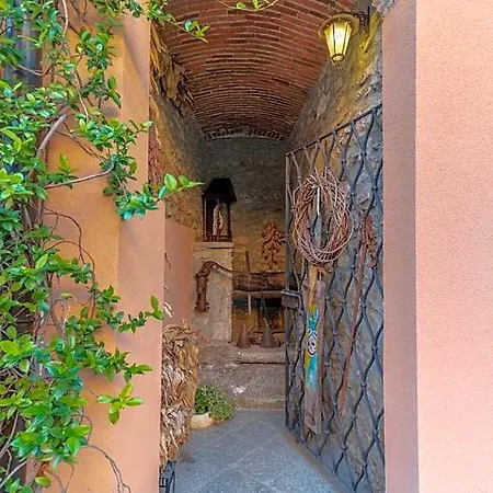 B&B A Due Passi Dal Castello 솜마롬바르도