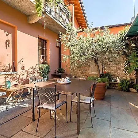 A Due Passi Dal Castello Bed & Breakfast
