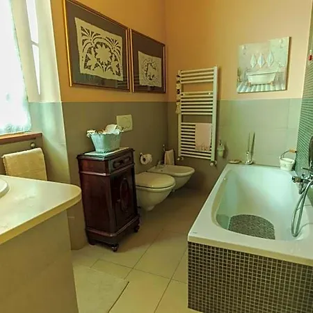 A Due Passi Dal Castello Bed & Breakfast *
