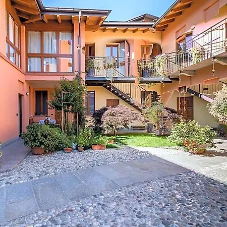 A Due Passi Dal Castello Bed & Breakfast *