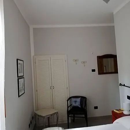 A Due Passi Dal Castello Bed and Breakfast Σόμα Λομπάρντο
