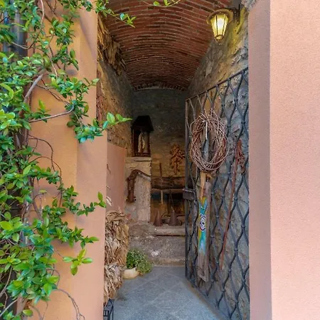 A Due Passi Dal Castello לינה וארוחת בוקר סומה לומברדו