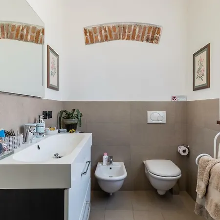 A Due Passi Dal Castello * סומה לומברדו
