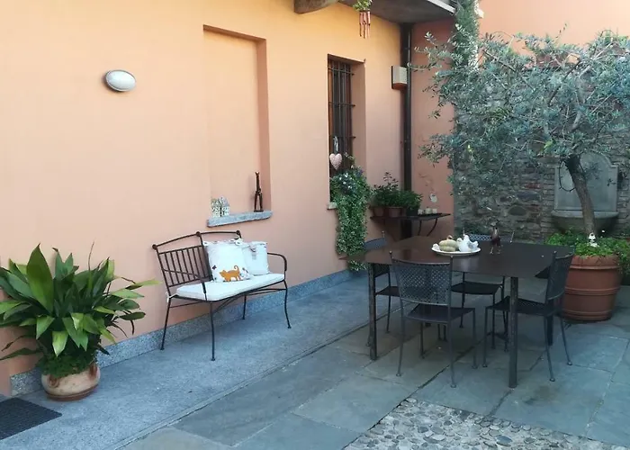 A Due Passi Dal Castello Bed & Breakfast Somma Lombardo