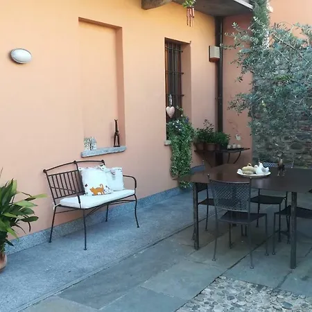 A Due Passi Dal Castello Frühstückspension Somma Lombardo